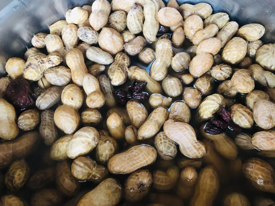 Boiled peanuts (pressure cooker version)