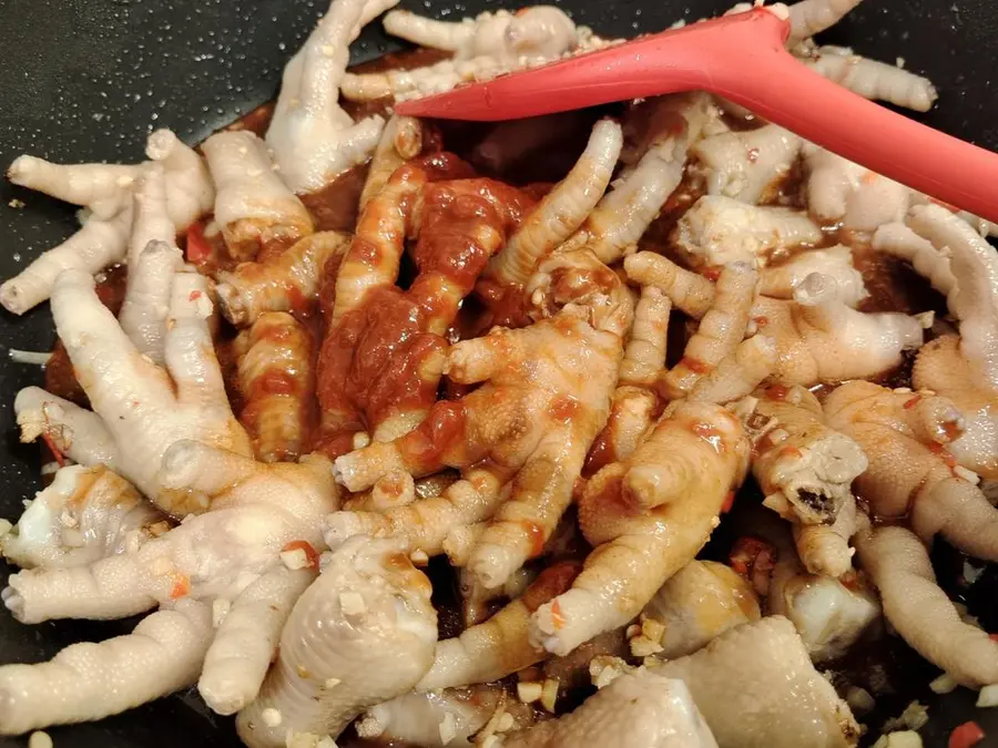 Spicy chicken feet in sauce step 0