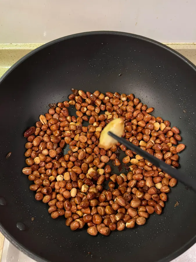 Deep-fried peanuts step 0