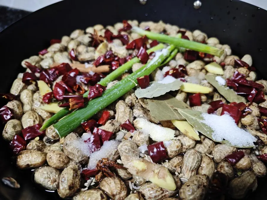 Five-spice stewed peanuts are essential for summer wine step 0