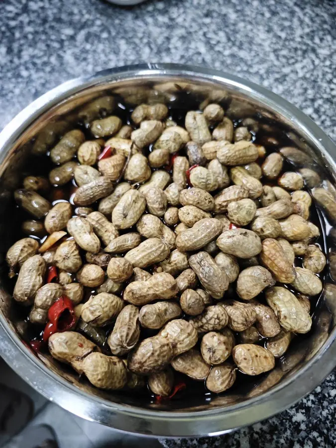 Five-spice stewed peanuts are essential for summer wine step 0