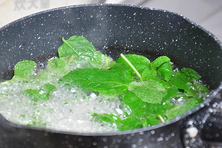 Mint fried pork ribs step 0