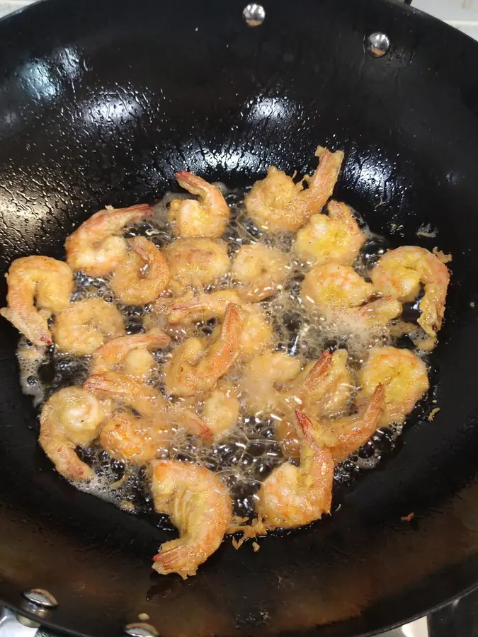 Salt-and-pepper shrimp that do not spit out the shell step 0