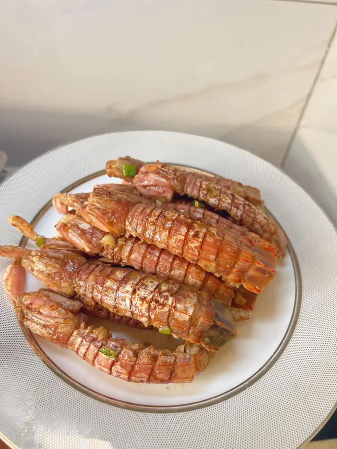 Shrimp with salt and pepper skin