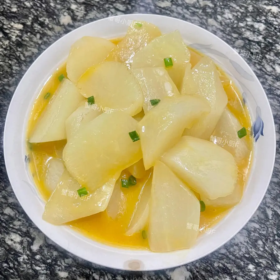 ãŠ™ï¸ Simmer radish in vegetable oil and chicken sauce, the radish is soft and glutinous, and it is also served with wine step 0