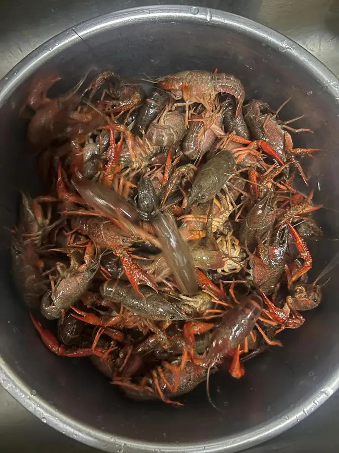 A classic recipe for spicy garlic crayfish step 0