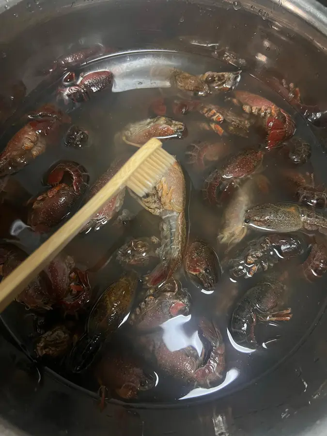 A classic recipe for spicy garlic crayfish step 0