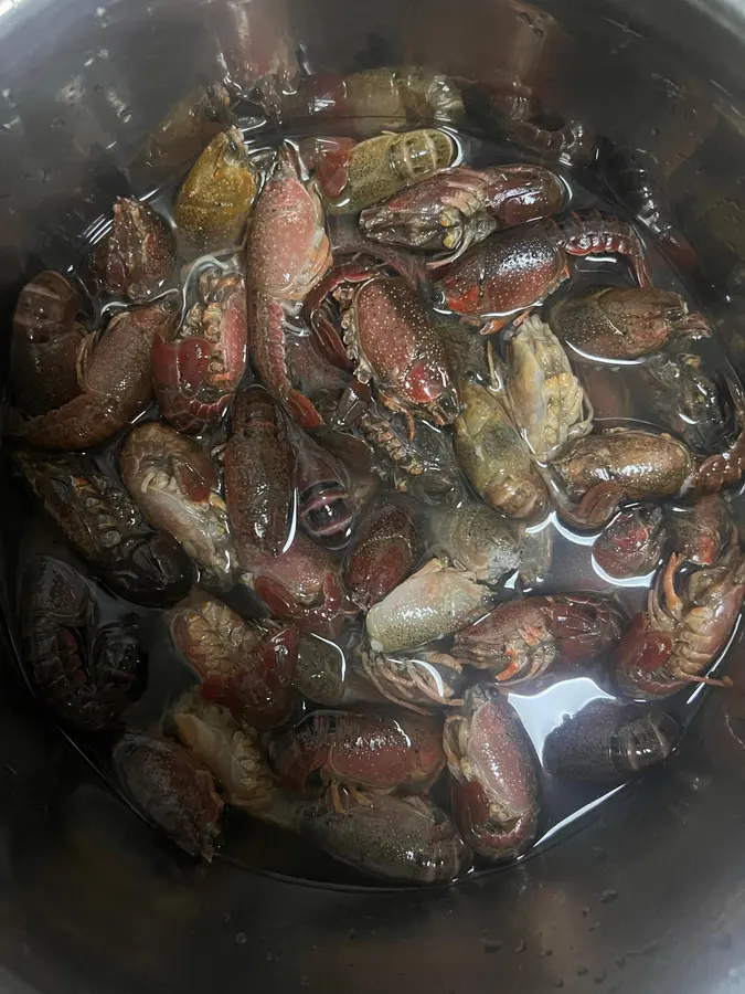 A classic recipe for spicy garlic crayfish step 0