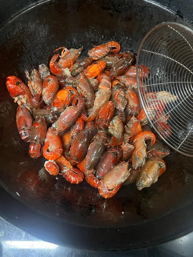 A classic recipe for spicy garlic crayfish step 0