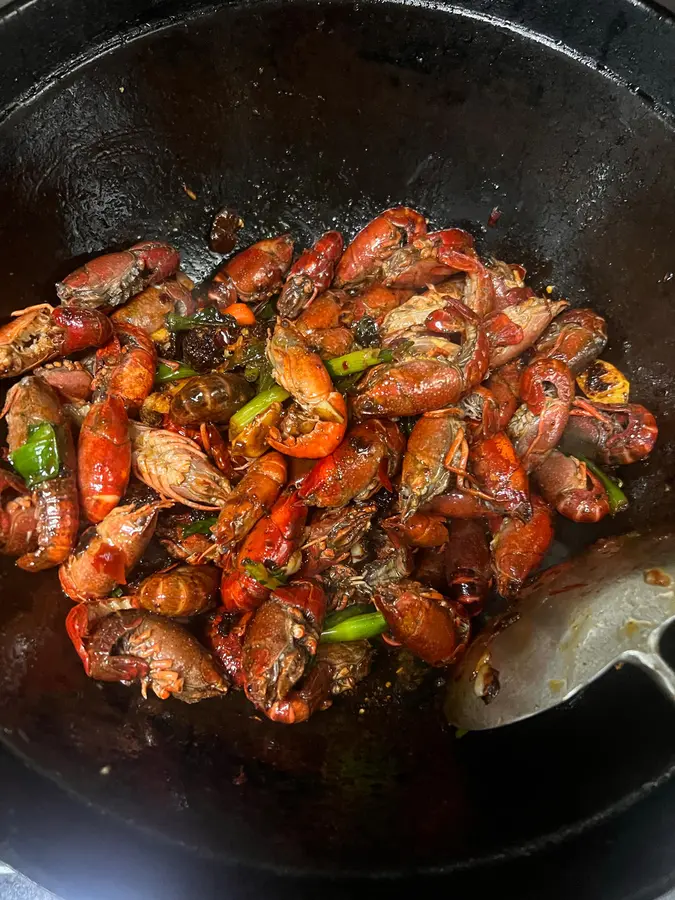 A classic recipe for spicy garlic crayfish step 0