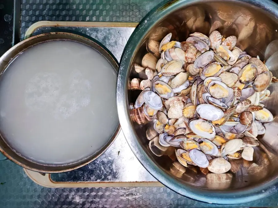 Clam Chicken â€“ Chicken-flavored clams, clam-flavored chicken step 0