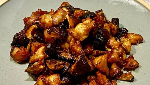 Barbecue mushrooms in the palm of your hand