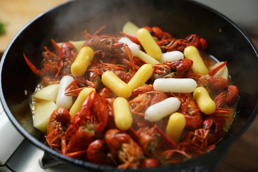 Crayfish with garlic butter step 0