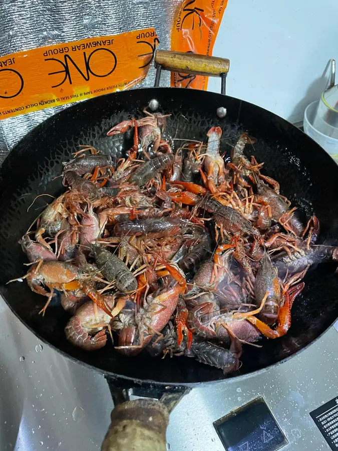 Crayfish with garlic step 0