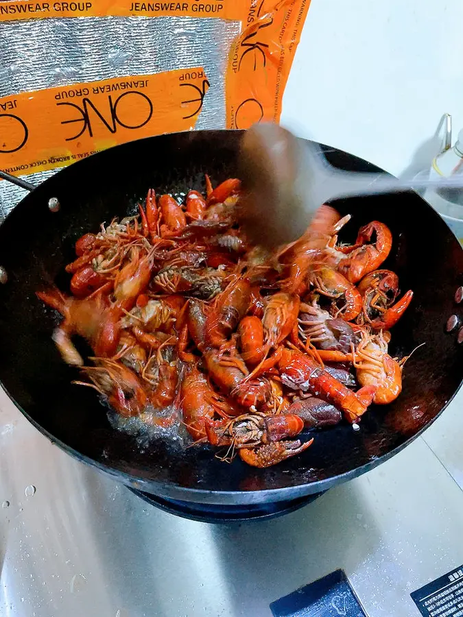 Crayfish with garlic step 0