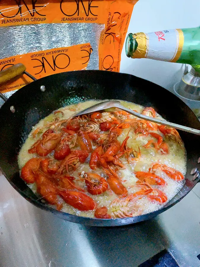 Crayfish with garlic step 0