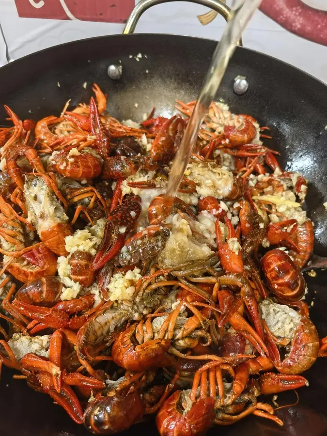 Superb! Garlic crayfish top step 0