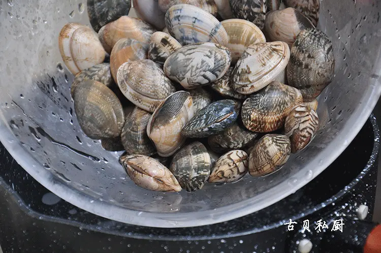 Pickled pepper clams step 0