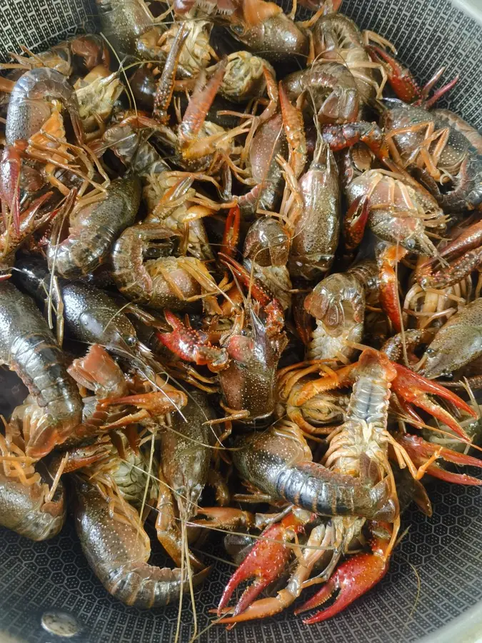 Delicious thirteen spiced crayfish step 0