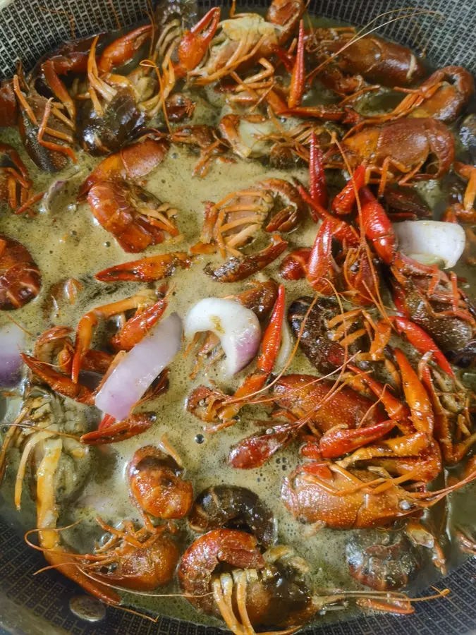 Delicious thirteen spiced crayfish step 0