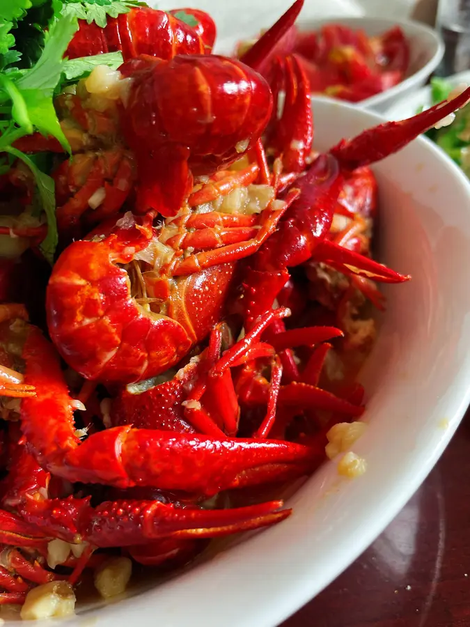 Crayfish with garlic