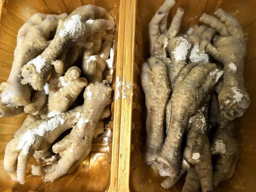 Salt-baked chicken feet step 0