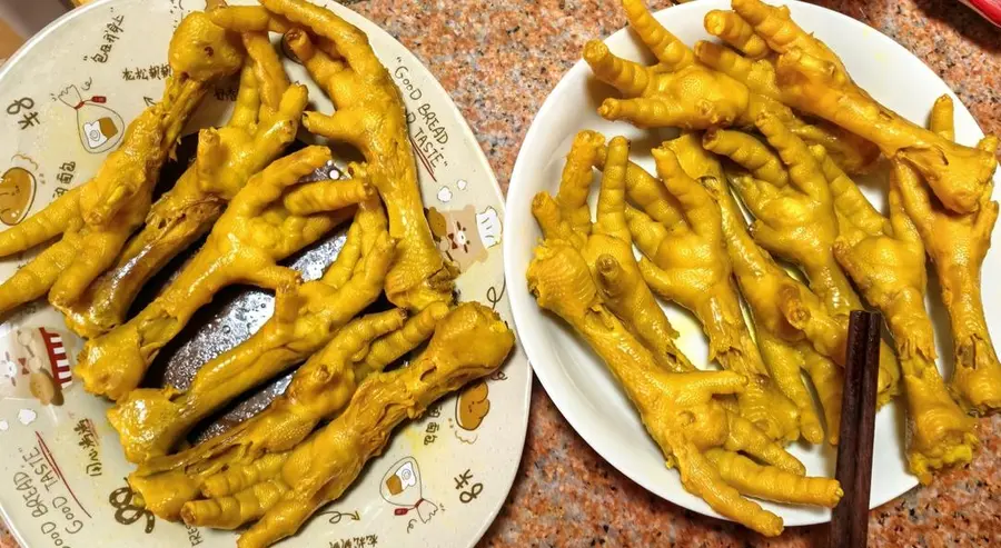 Salt-baked chicken feet step 0