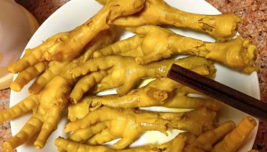 Salt-baked chicken feet