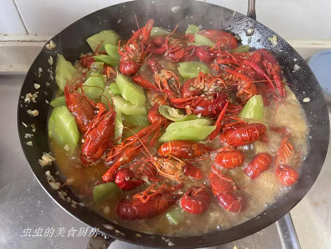 Crayfish with garlic step 0