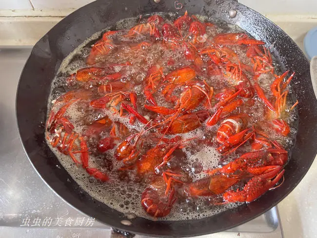 Crayfish with garlic step 0