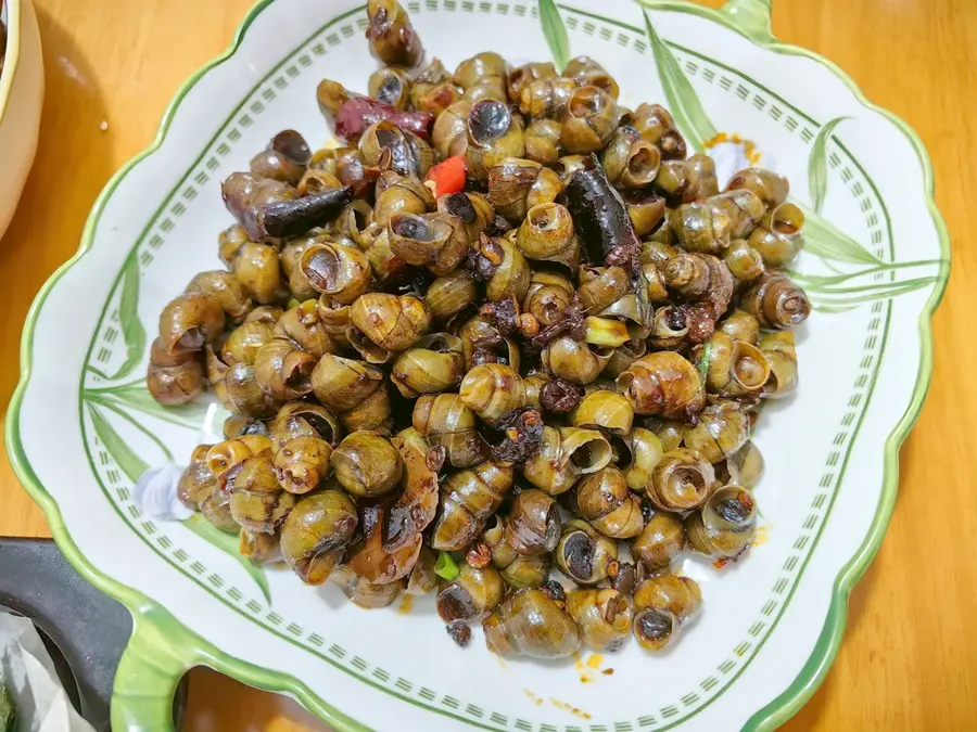 Spicy stir-fried snails