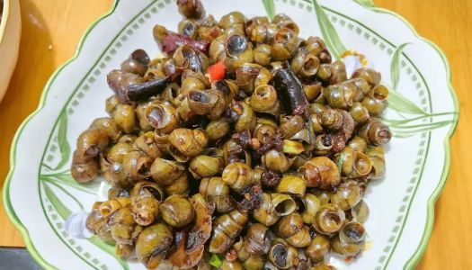 Spicy stir-fried snails