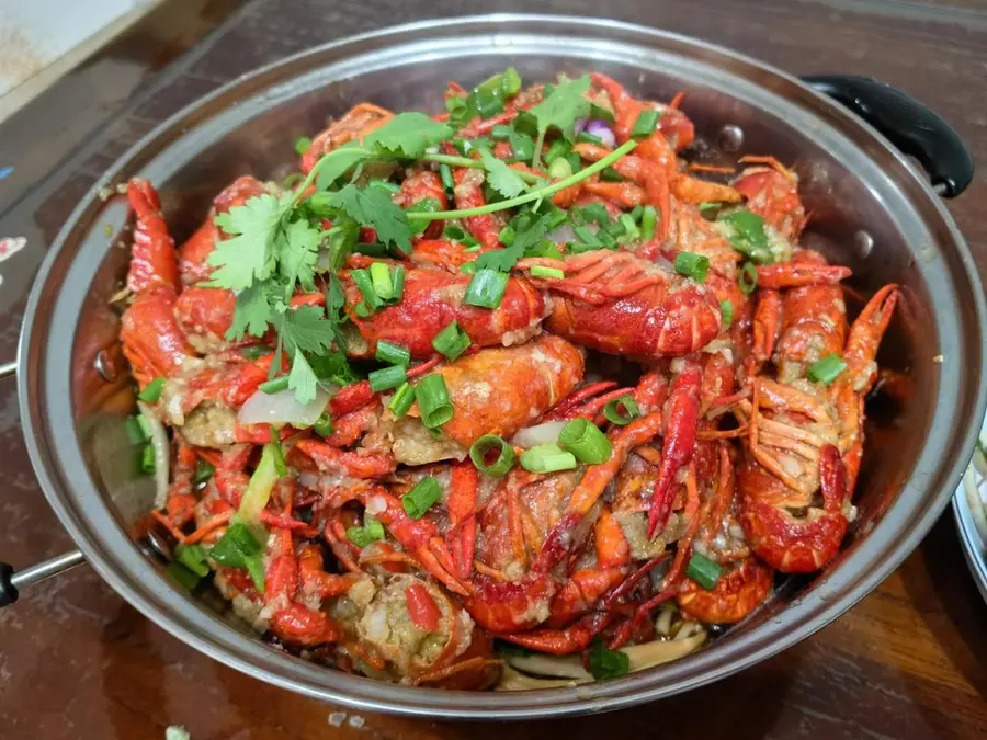 Crayfish with garlic