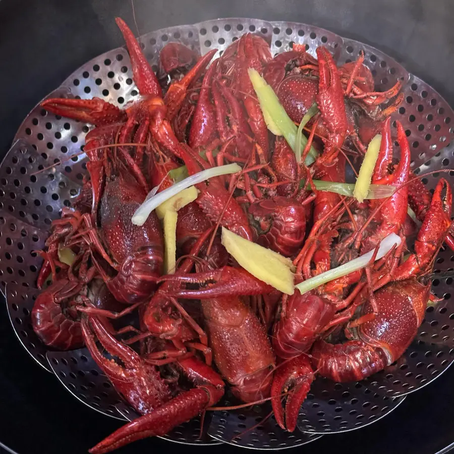 Steamed crayfish  step 0