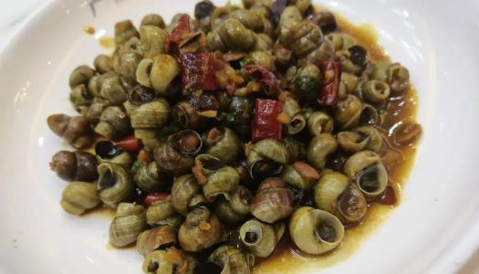 Sauce fried snails