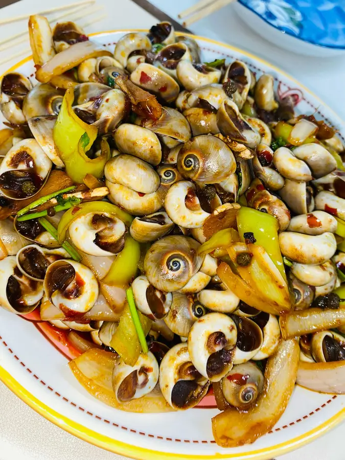 Spicy stir-fried cat's eye snails