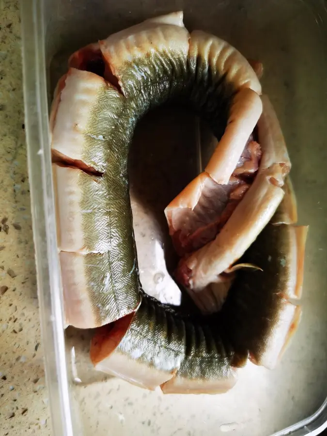 Braised river eel with garlic and perilla step 0