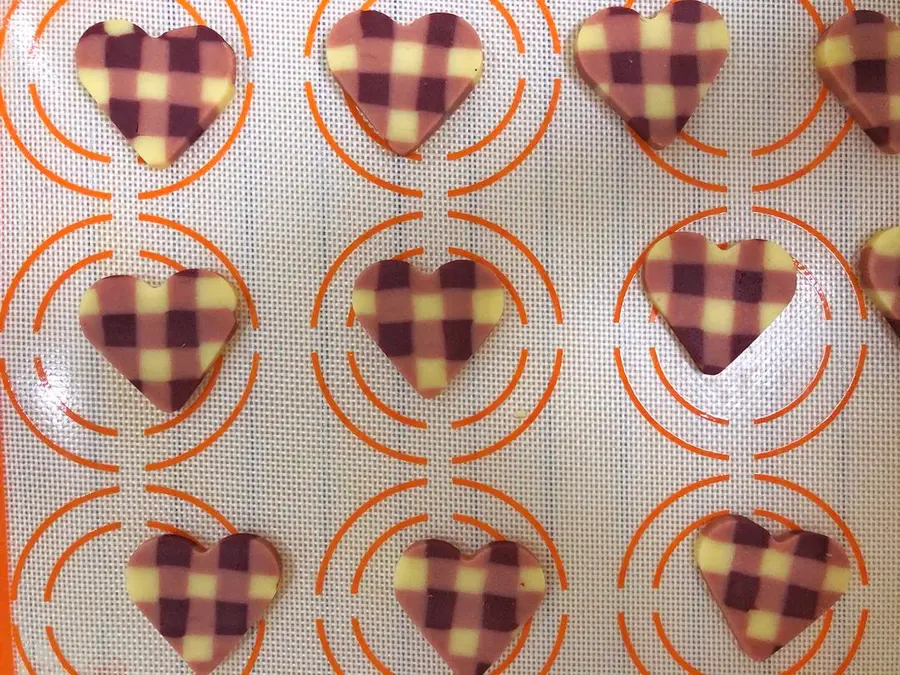 Heart-shaped lattice cookies for Valentine's Day confessions step 0