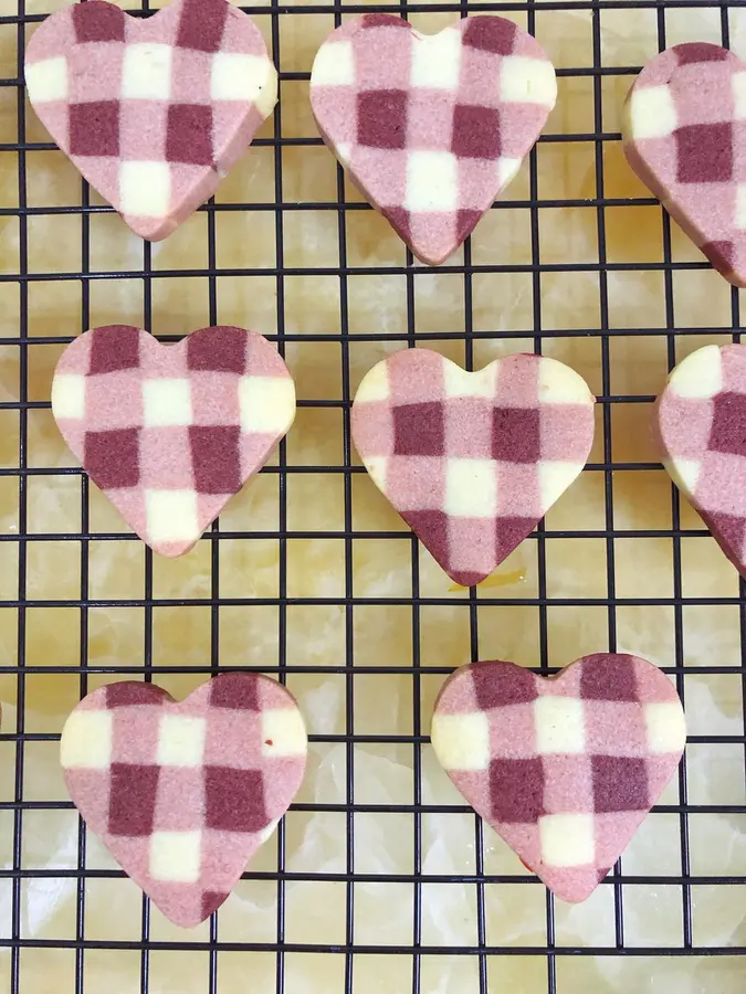 Heart-shaped lattice cookies for Valentine's Day confessions step 0