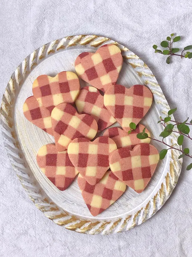 Heart-shaped lattice cookies for Valentine's Day confessions step 0