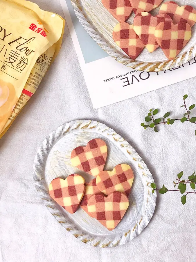 Heart-shaped lattice cookies for Valentine's Day confessions step 0