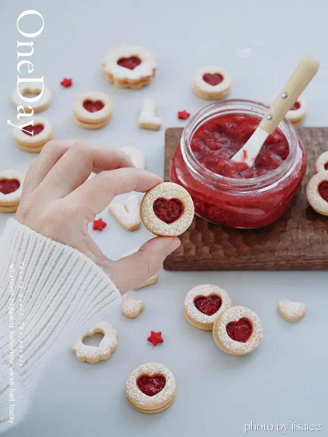 New Year's dessert|Valentine's Day gift|Love strawberry jam  sandwich biscuits step 0