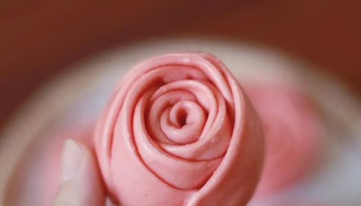 Rose steamed buns (one-time fermentation method) have recently been bought without putting loose pasta dominates the kitchen This Valentine's Day is all about steamed buns