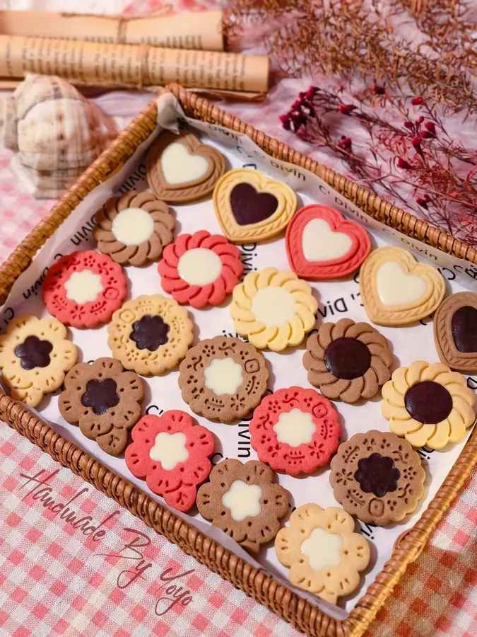 Nice and delicious Valentine's Day cookies  will be in hand with you! step 0