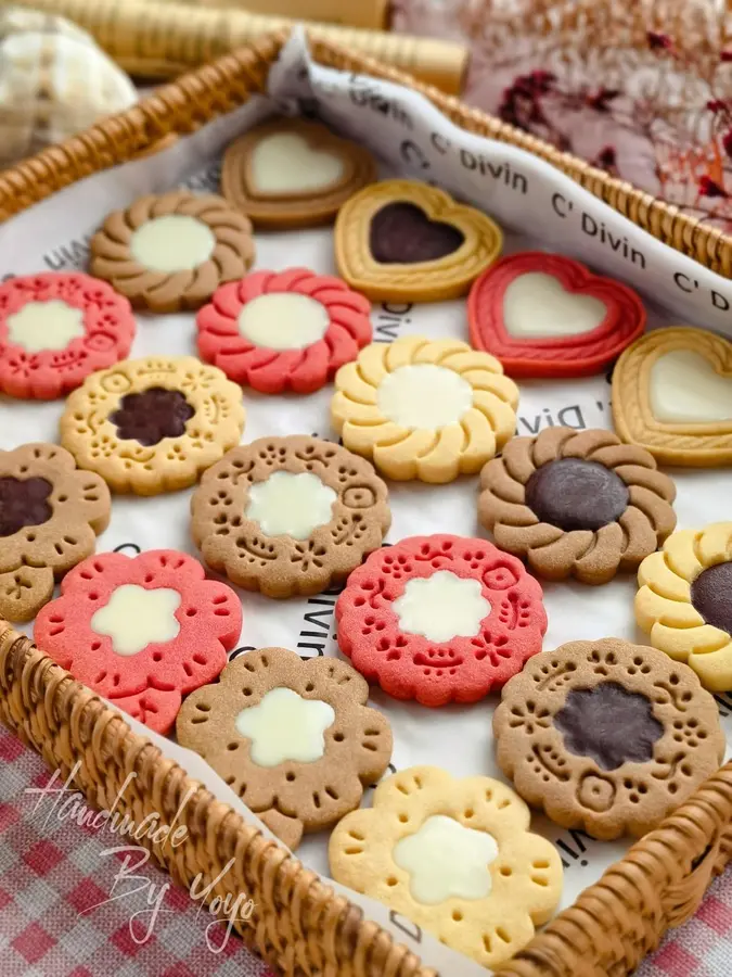 Nice and delicious Valentine's Day cookies  will be in hand with you!