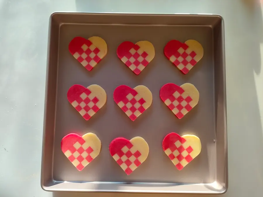 Valentine's Day limited âœ” red heart plaid biscuits step 0