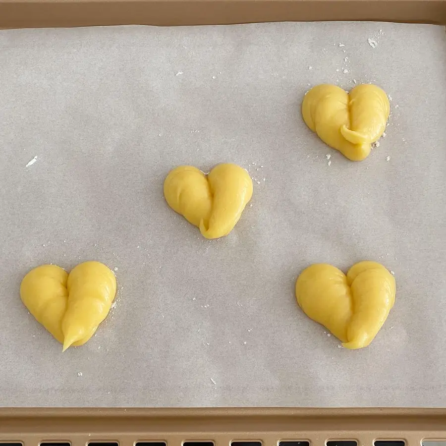 Valentine's Day heart shaped puff â¤ï¸ bunny red velvet puff step 0