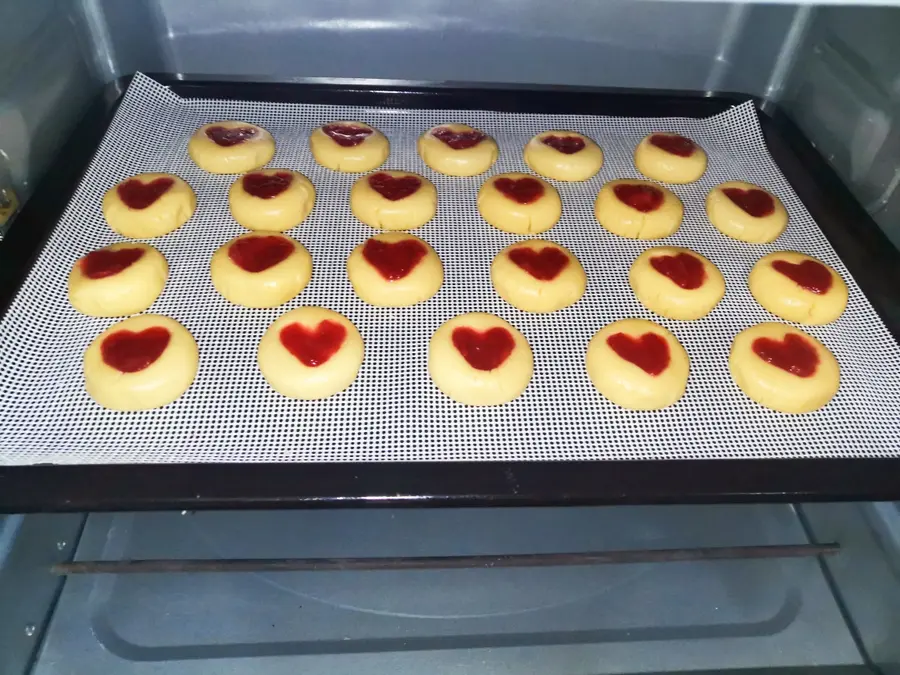 Valentine's Day mold-free love â¤ï¸ cookies step 0