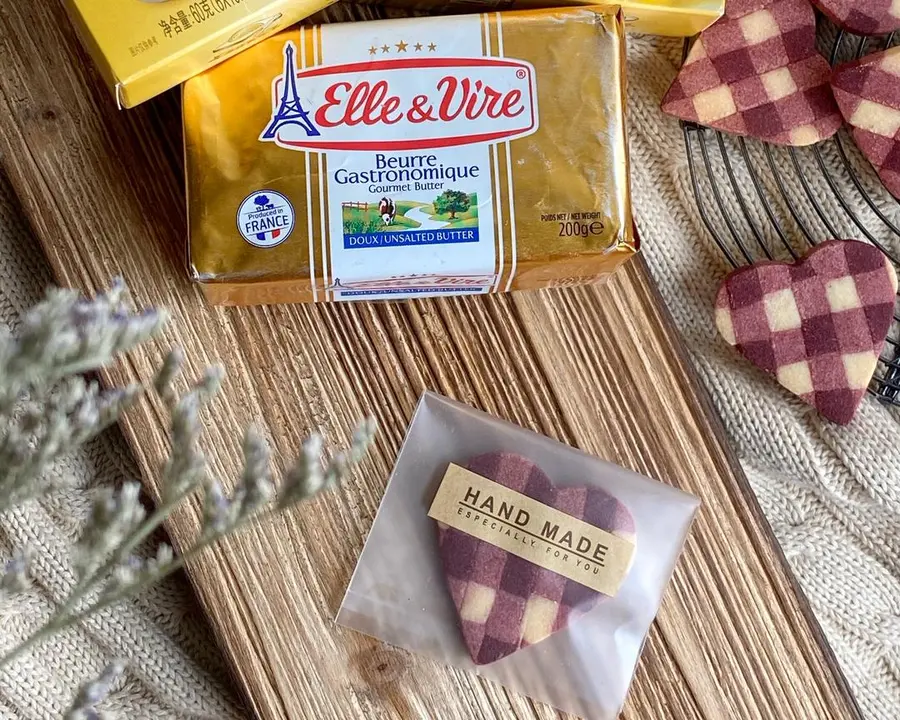 Girl's heart  lattice cookies|Valentine's Day, Spring Festival preferred souvenirs step 0