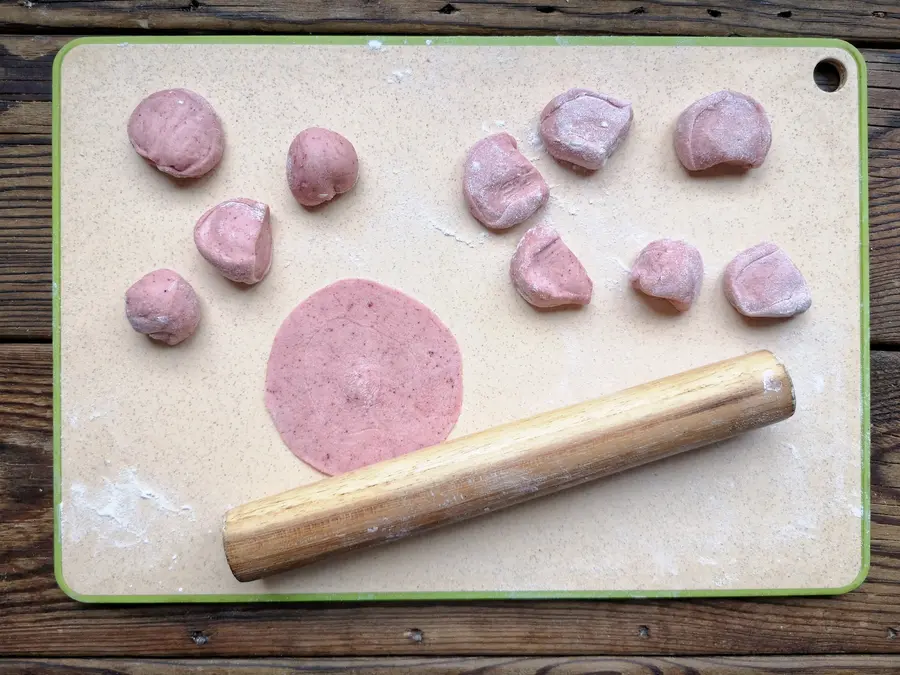 Steamed dumplings with roses - the best gift for Valentine's Day is to give them a romantic meal made by your own hands step 0